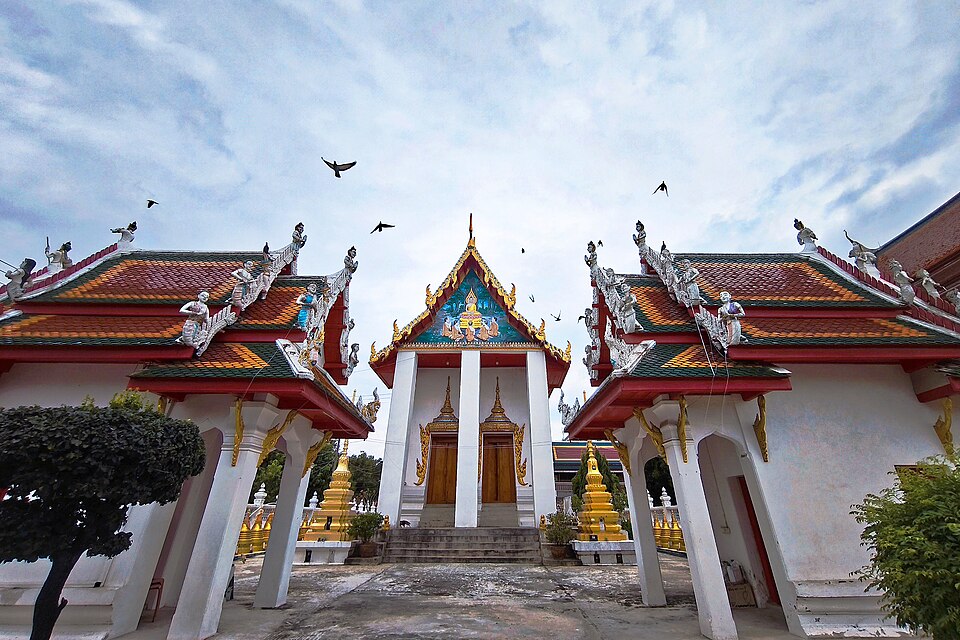 Wat Klang Bang Kaew